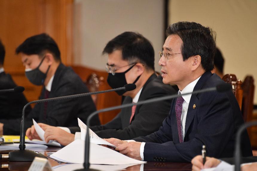김용범 차관, 거시경제금융회의
