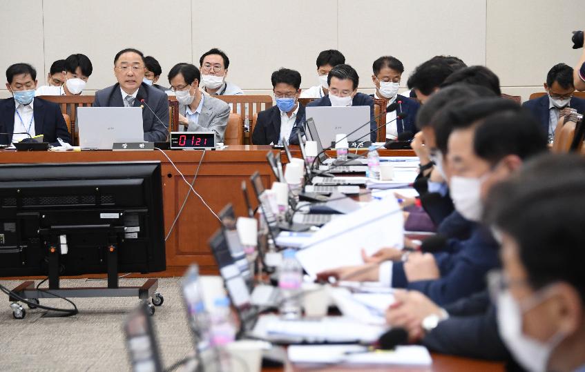 홍남기 부총리, 제2차 기획재정위원회
