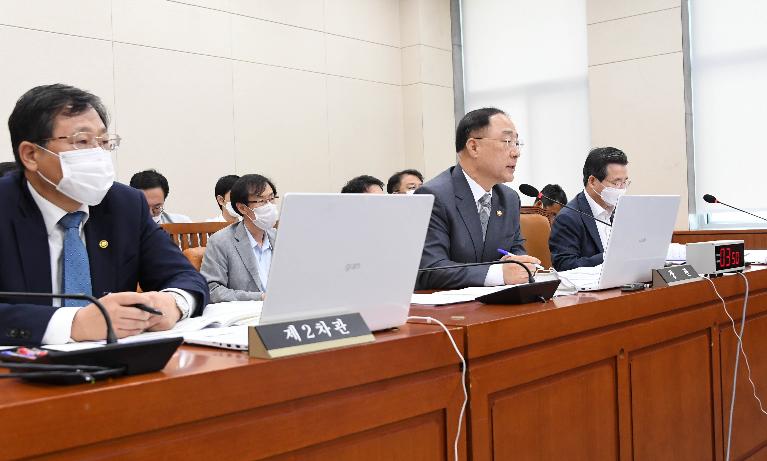 홍남기 부총리, 제2차 기획재정위원회
