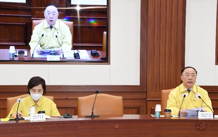 홍남기 부총리, 제12차 비상경제 중앙대책본부 회의