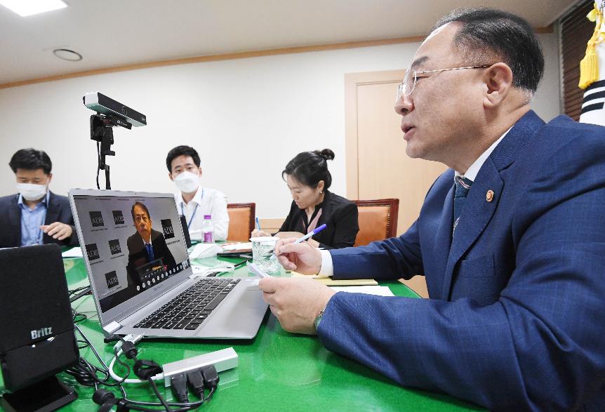 홍남기 부총리, 아사카와 ADB총재 화상 면담