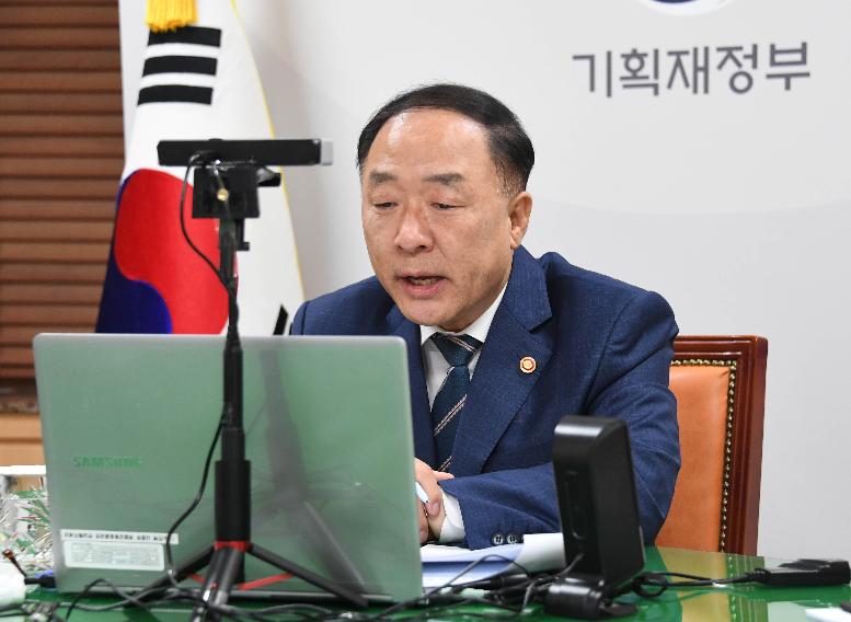 홍남기 부총리, 아사카와 ADB총재 화상 면담