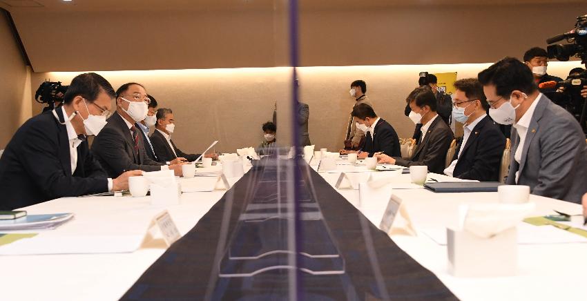 홍남기 부총리, 제8차 부동산시장 점검 관계장관회의