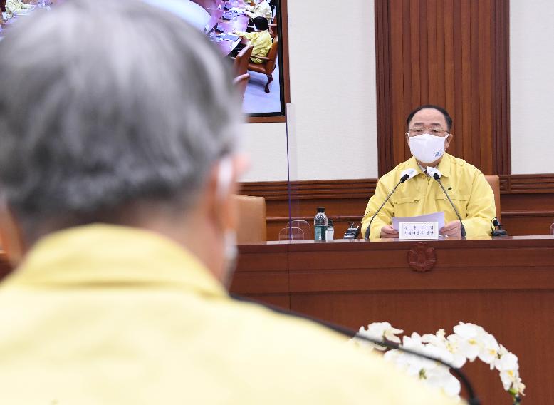 홍남기 부총리, 제26차 비상경제 중앙대책본부회의 겸 제9차 한국판 뉴딜 관계장관회의