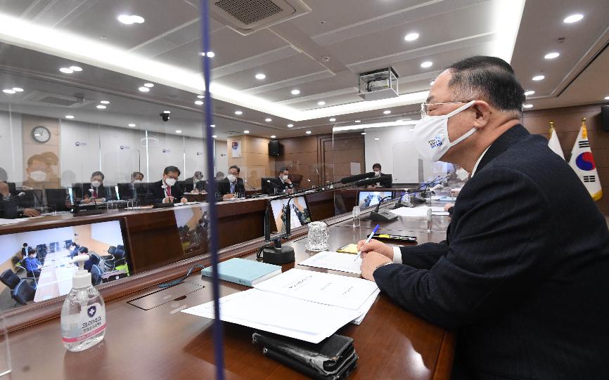 홍남기 부총리, 기획재정부 확대간부회의