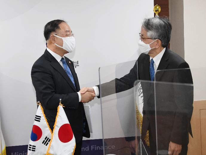 홍남기 부총리, 아이보시 코이치 주한 일본대사 면담