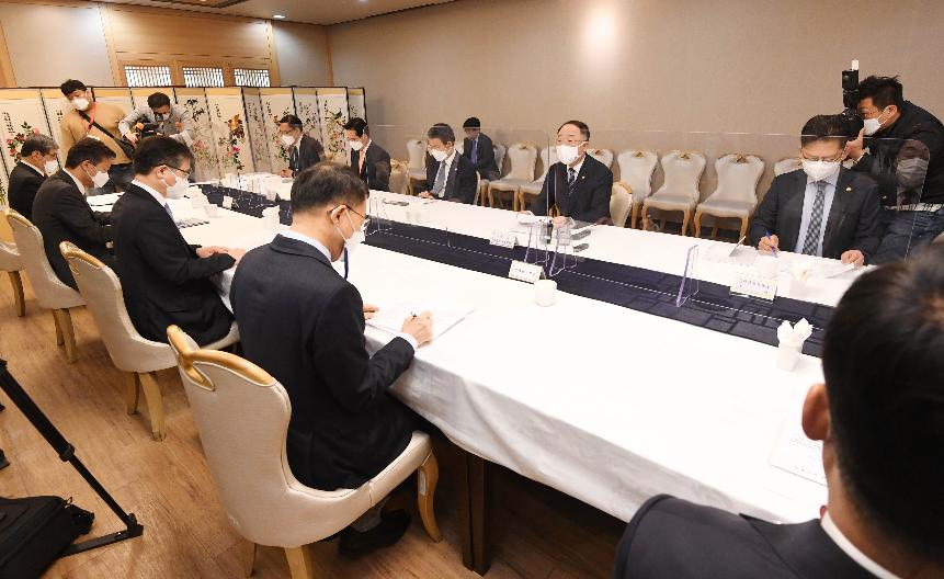 홍남기 부총리, 제19차 부동산시장 점검 관계장관회의