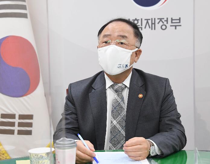홍남기 부총리, 관계장관회의(녹실회의) 