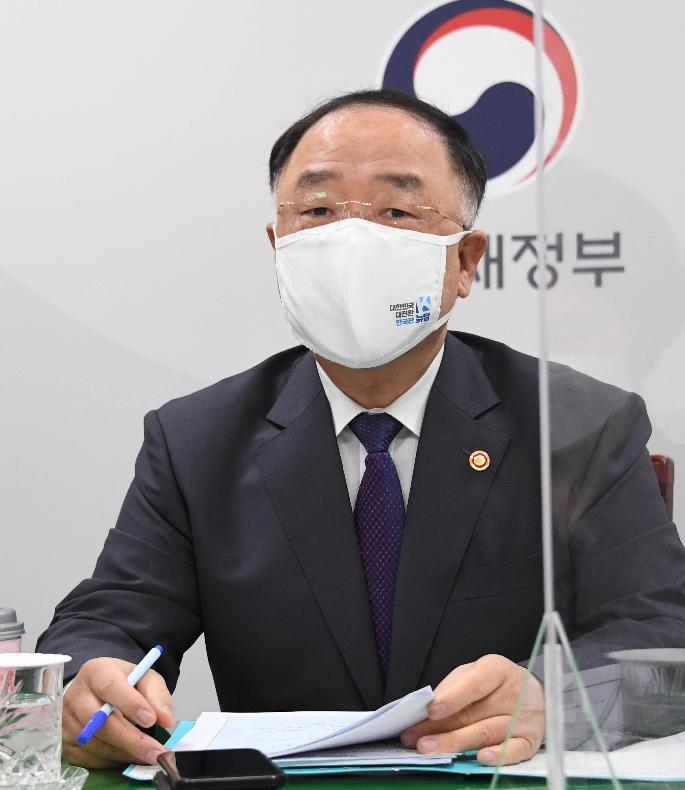 홍남기 부총리, 관계장관회의(녹실회의)