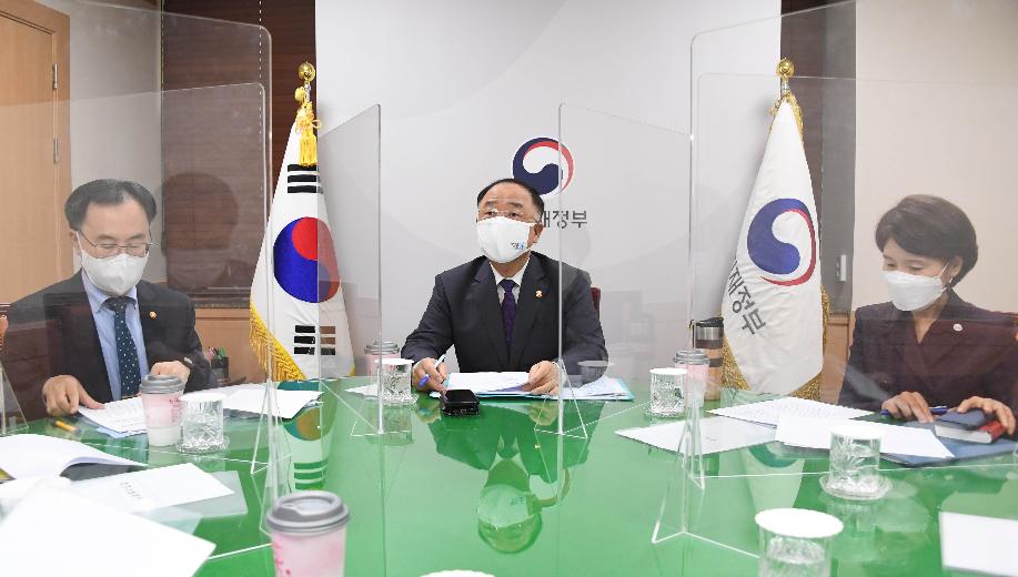 홍남기 부총리, 관계장관회의(녹실회의)
