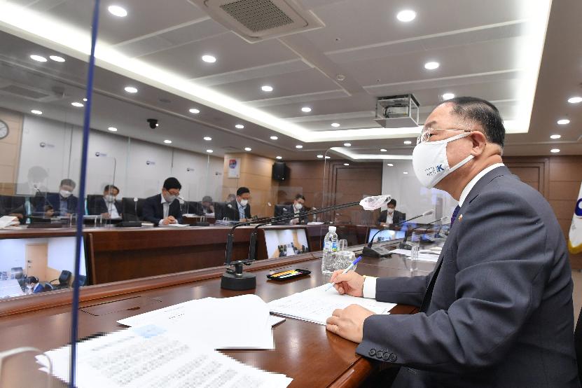 홍남기 부총리, 기획재정부 확대간부회의 
