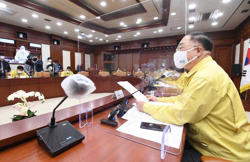 홍남기 부총리, 제35차 비상경제 중앙대책본부회의