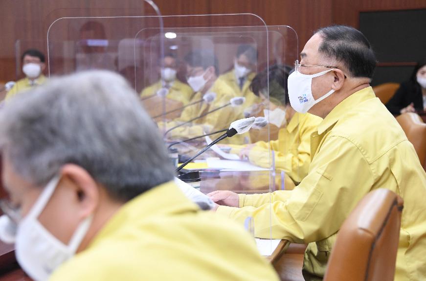 홍남기 부총리, 제35차 비상경제 중앙대책본부회의