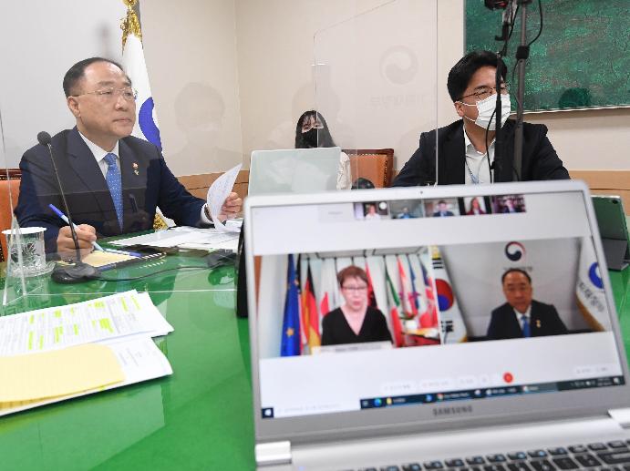 홍남기 부총리, 오딜 르노-바소 유럽부흥개발은행(EBRD) 총재 면담