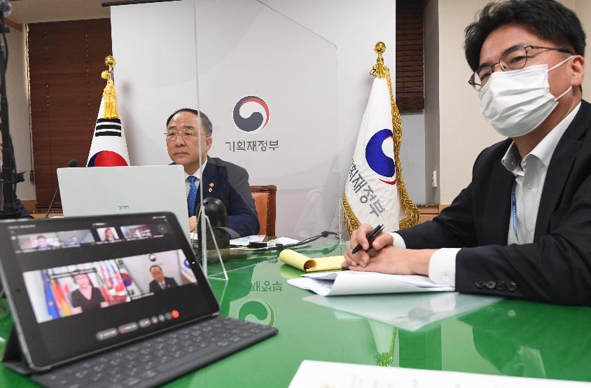 홍남기 부총리, 오딜 르노-바소 유럽부흥개발은행(EBRD) 총재 면담