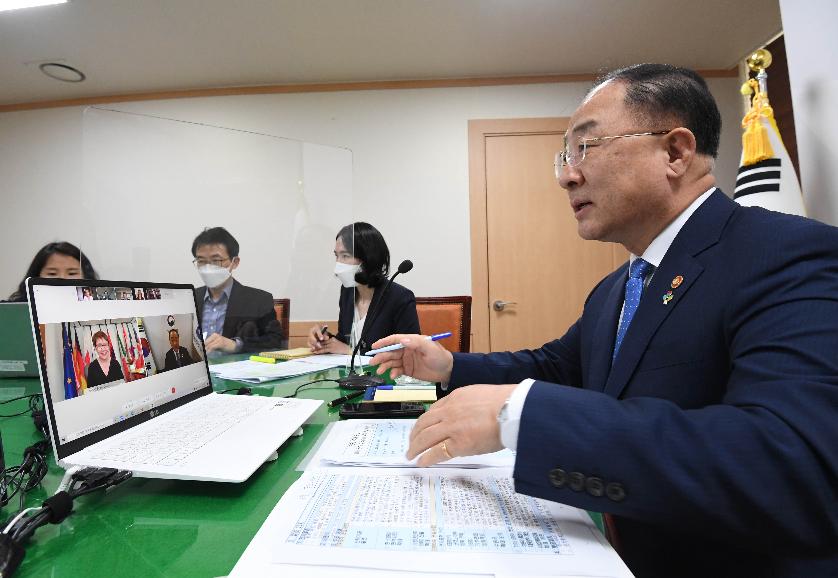 홍남기 부총리, 오딜 르노-바소 유럽부흥개발은행(EBRD) 총재 면담