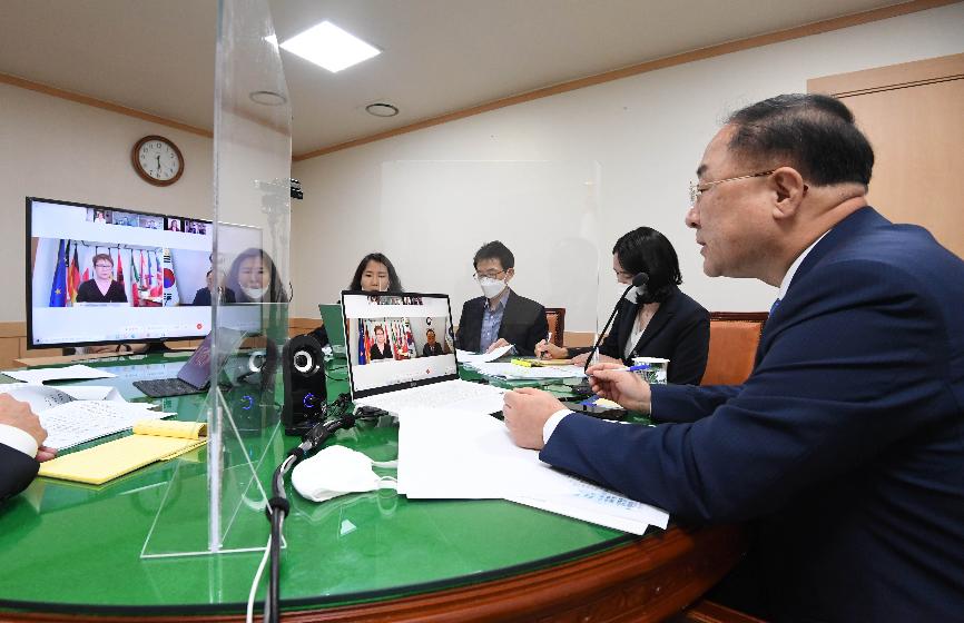 홍남기 부총리, 오딜 르노-바소 유럽부흥개발은행(EBRD) 총재 면담