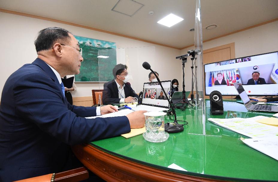 홍남기 부총리, 오딜 르노-바소 유럽부흥개발은행(EBRD) 총재 면담