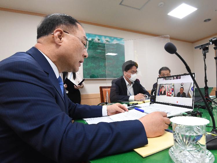 홍남기 부총리, 오딜 르노-바소 유럽부흥개발은행(EBRD) 총재 면담