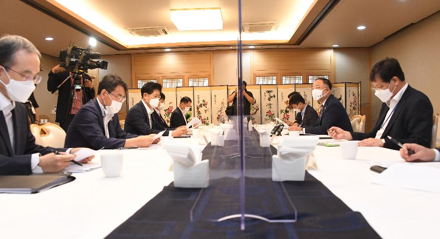홍남기 부총리, 제26차 부동산시장 점검 관계장관회의