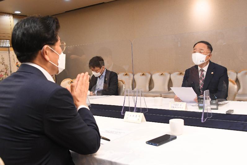홍남기 부총리, 제26차 부동산시장 점검 관계장관회의