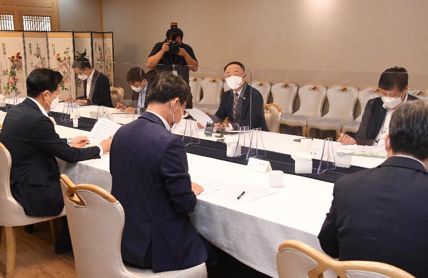 홍남기 부총리, 제26차 부동산시장 점검 관계장관회의