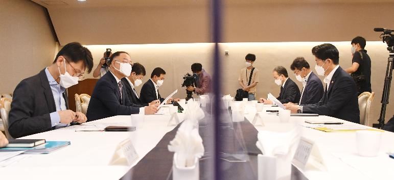 홍남기 부총리, 제26차 부동산시장 점검 관계장관회의