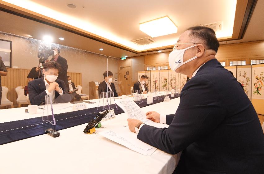 홍남기 부총리, 제26차 부동산시장 점검 관계장관회의