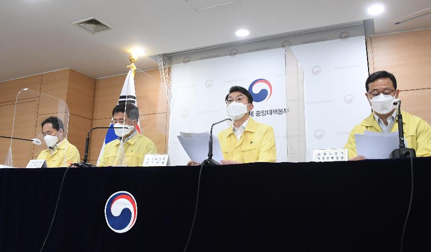 이억원 차관, 비상경제 중앙대책본부회의 겸 한국판뉴딜 관계장관회의 정례브리핑