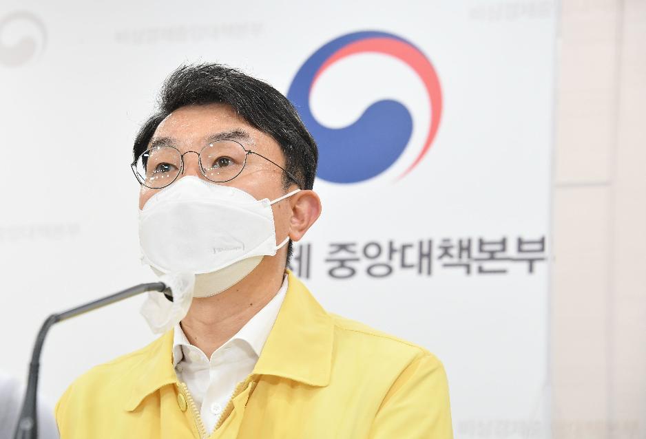 이억원 차관, 비상경제 중앙대책본부회의 겸 한국판뉴딜 관계장관회의 정례브리핑