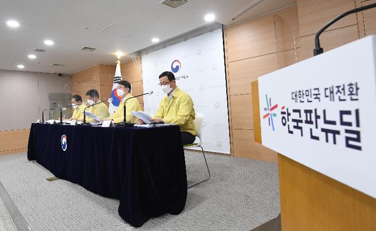 이억원 차관, 비상경제 중앙대책본부회의 겸 한국판뉴딜 관계장관회의 정례브리핑