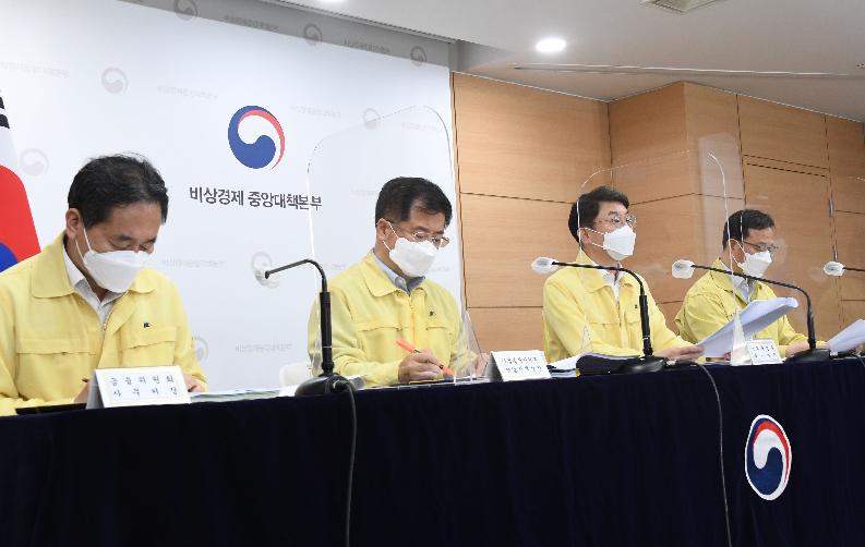 이억원 차관, 비상경제 중앙대책본부회의 겸 한국판뉴딜 관계장관회의 정례브리핑