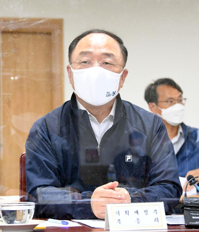 홍남기 부총리, 물가 관련 민생 현장방문