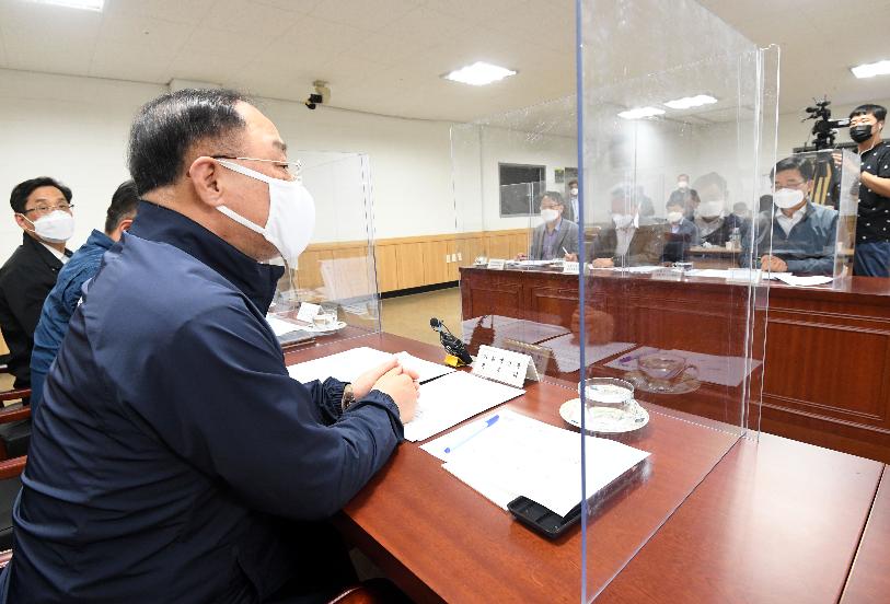 홍남기 부총리, 물가 관련 민생 현장방문