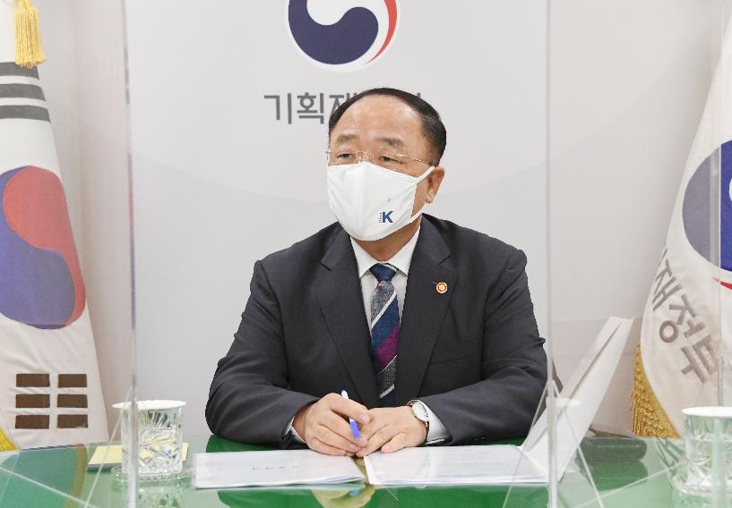 홍남기 부총리, 관계장관회의(녹실회의) 주재