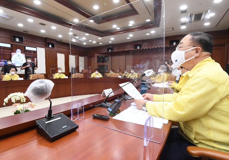 홍남기 부총리, '제45차 비상경제 중앙대책본부 회의' 주재