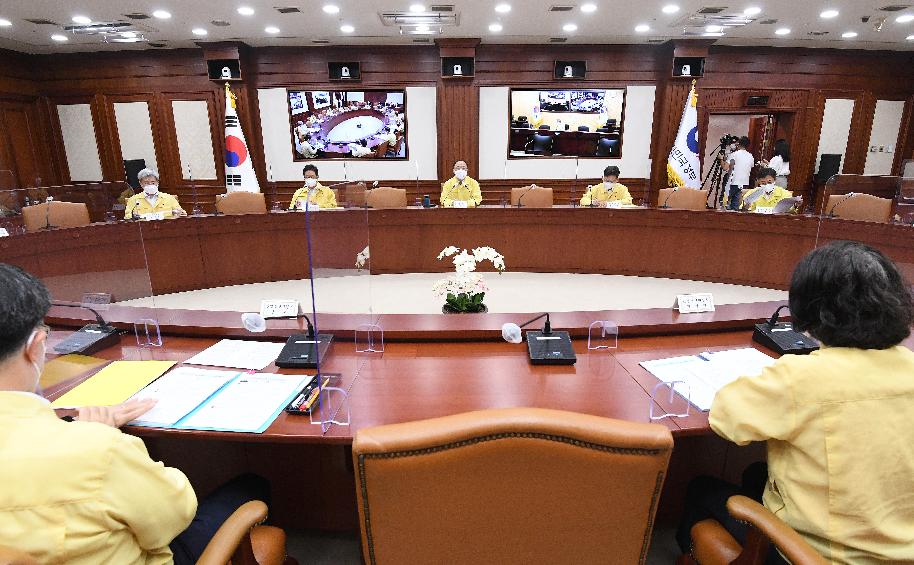 홍남기 부총리, '제45차 비상경제 중앙대책본부 회의' 주재