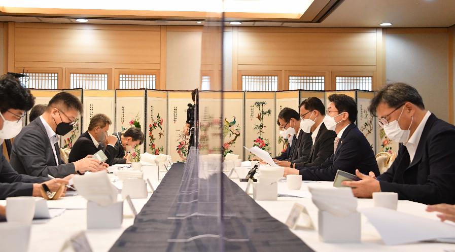 이억원 차관, 제32차 혁신성장 전략점검회의 겸 코로나 정책점검회의 겸 한국판뉴딜 점검 TF 겸 제27차 물가관계차관회의 주재