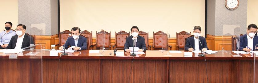 이억원 차관, 거시경제 금융회의 주재