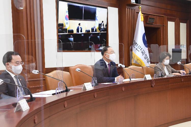 홍남기 부총리, 혁신성장 BIG3 추진회의 관계장관 간담회 주재