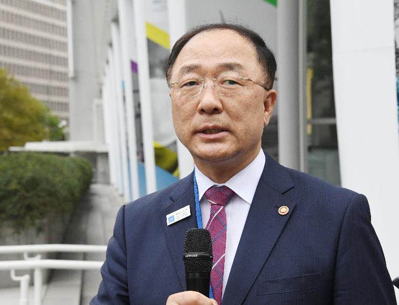 홍남기 부총리, 워싱턴 특파원 인터뷰
