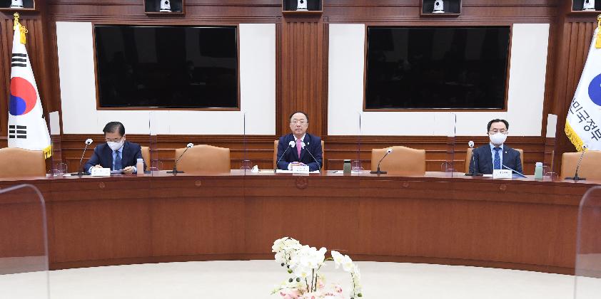 홍남기 부총리, 제1차 대외경제안보 전략회의 주재