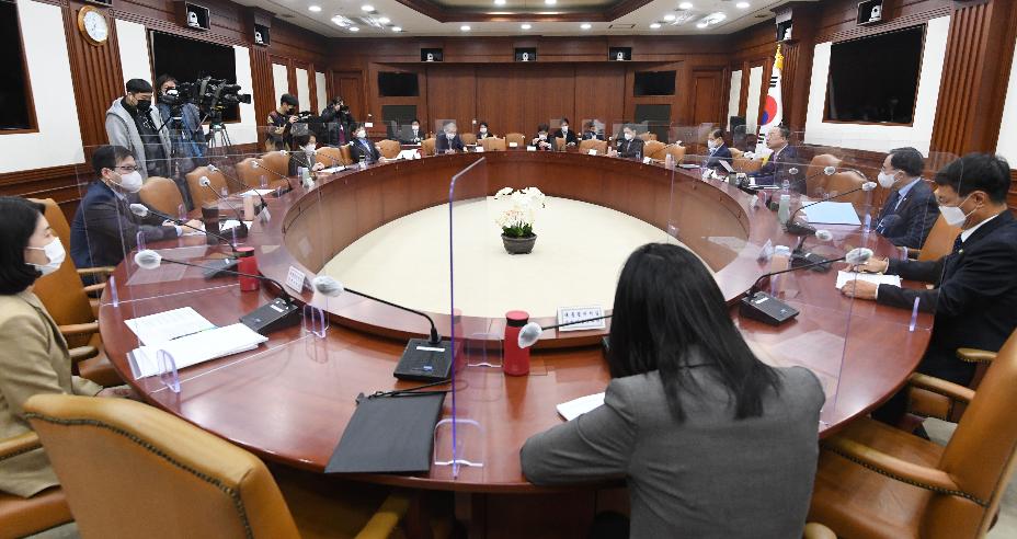 홍남기 부총리, 제1차 대외경제안보 전략회의 주재