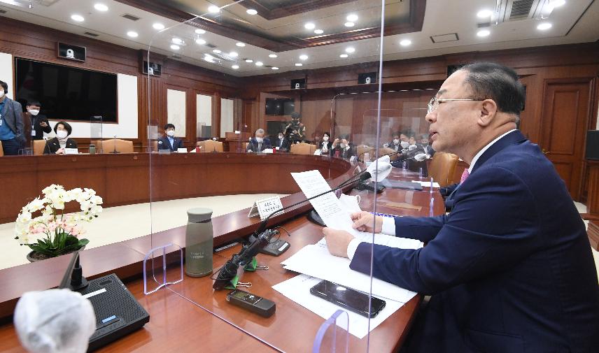 홍남기 부총리, 제1차 대외경제안보 전략회의 주재