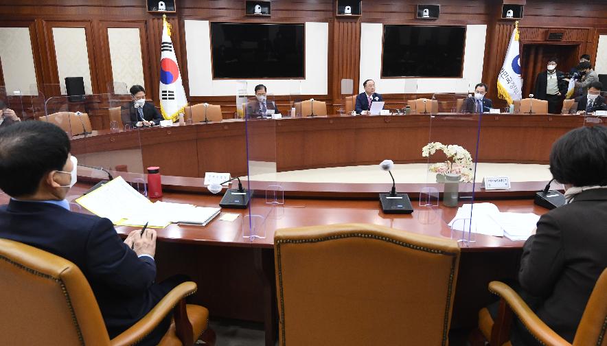 홍남기 부총리, 제1차 대외경제안보 전략회의 주재