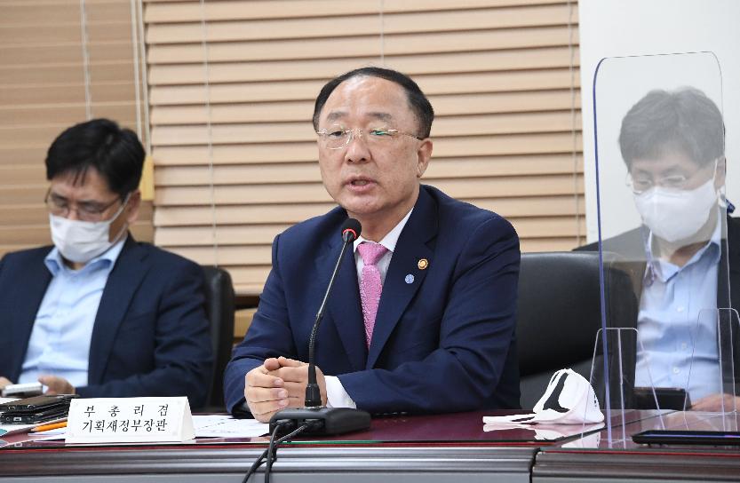 홍남기 부총리, 코로나19 일상회복지원위원회 경제민생 분과회의 주재