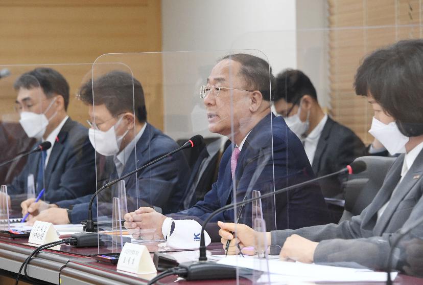 홍남기 부총리, 코로나19 일상회복지원위원회 경제민생 분과회의 주재