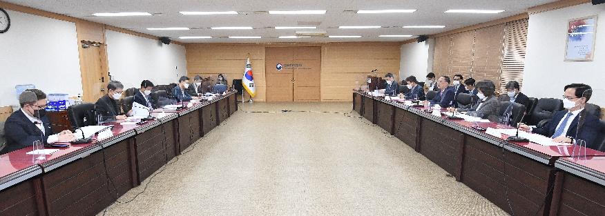 홍남기 부총리, 코로나19 일상회복지원위원회 경제민생 분과회의 주재