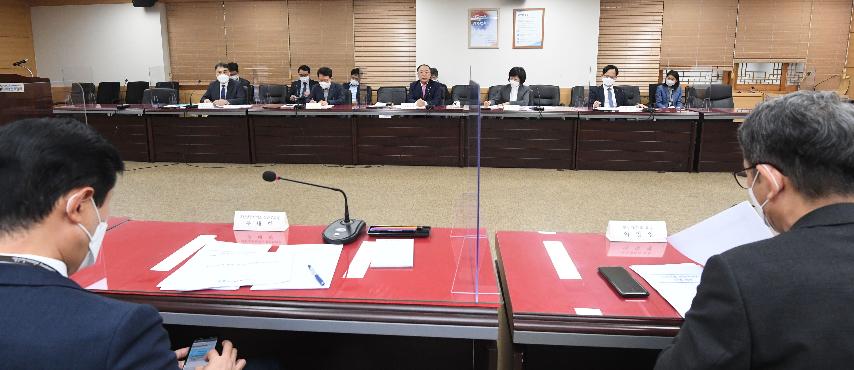 홍남기 부총리, 코로나19 일상회복지원위원회 경제민생 분과회의 주재