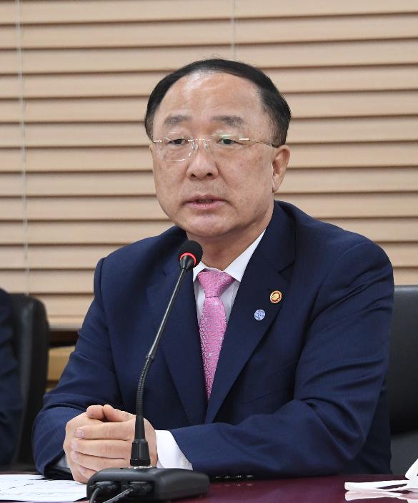 홍남기 부총리, 코로나19 일상회복지원위원회 경제민생 분과회의 주재